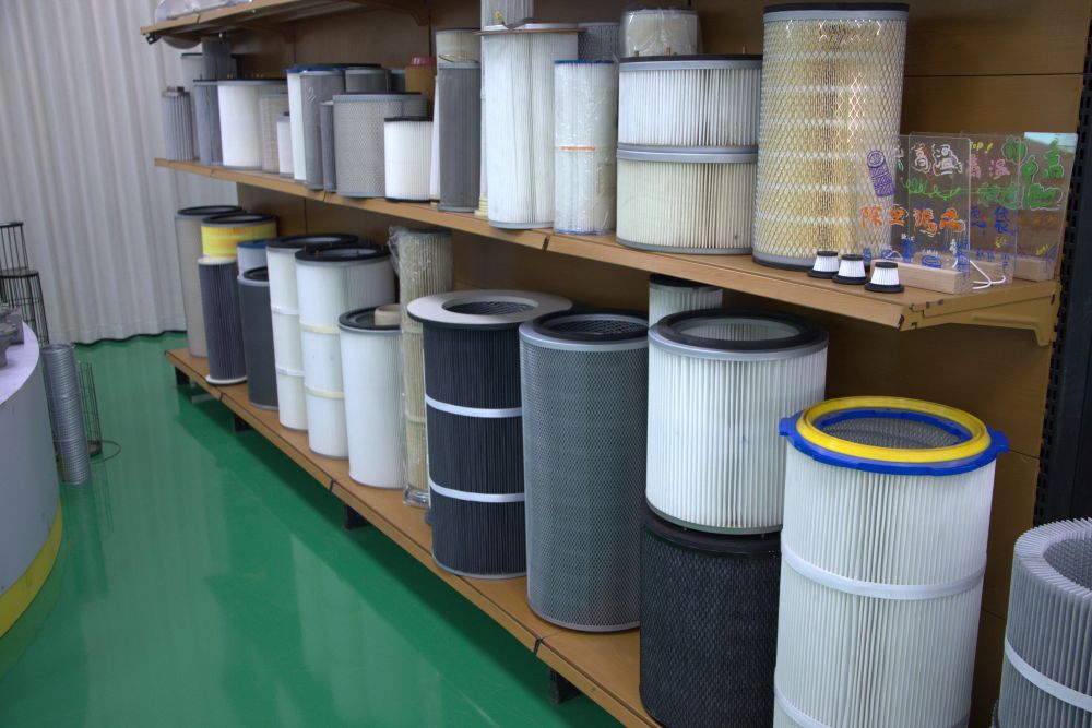 Dust filter cartridge sample area